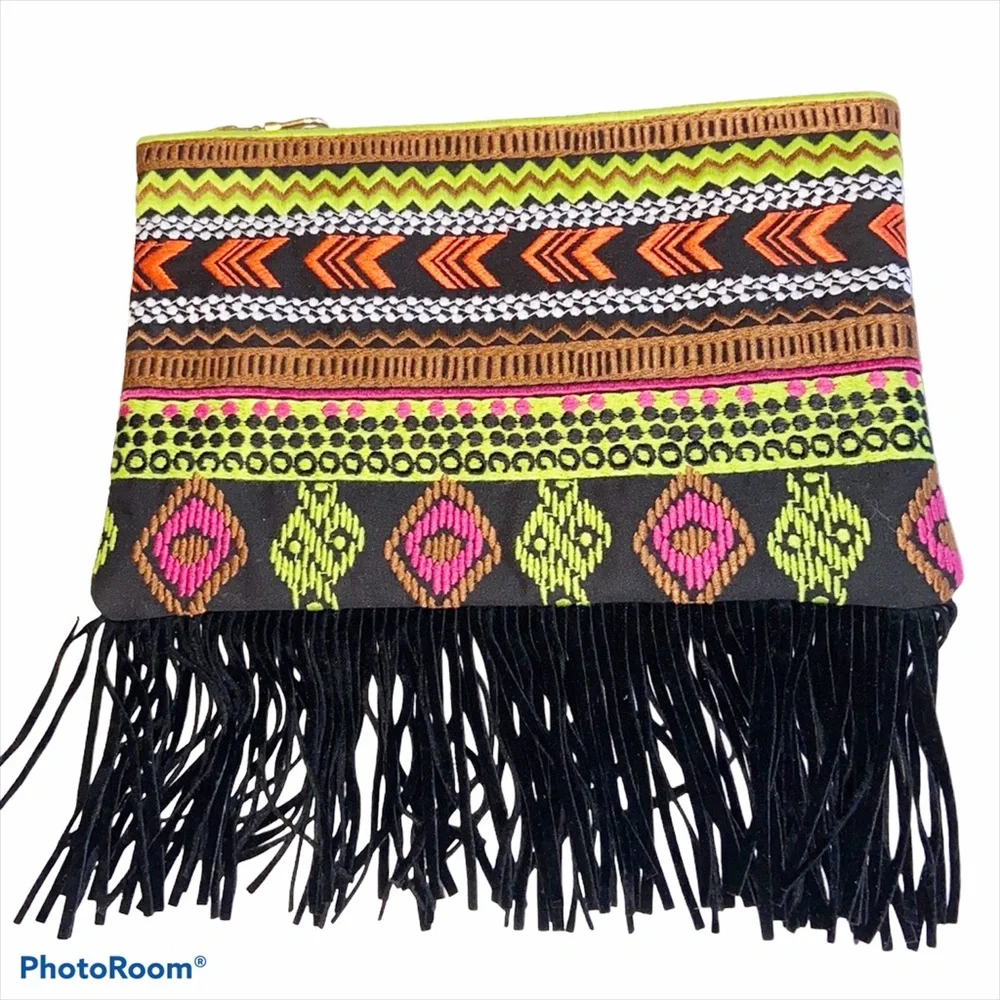 NWT Shiraleah Chicago Embroidered fringe clutch Colorful Southwestern Pattern - Picture 1 of 14